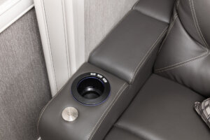 13_theaterseat_cupholder_PA36U_Oyster_WF_MY22_9263